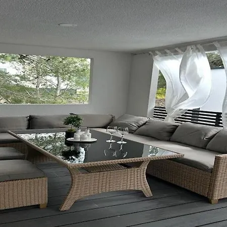 Mobile In With Garden, Cleaning Included 別荘 *