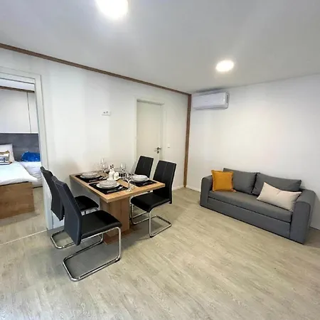 بيت للعطل Mobile In With Garden, Cleaning Included